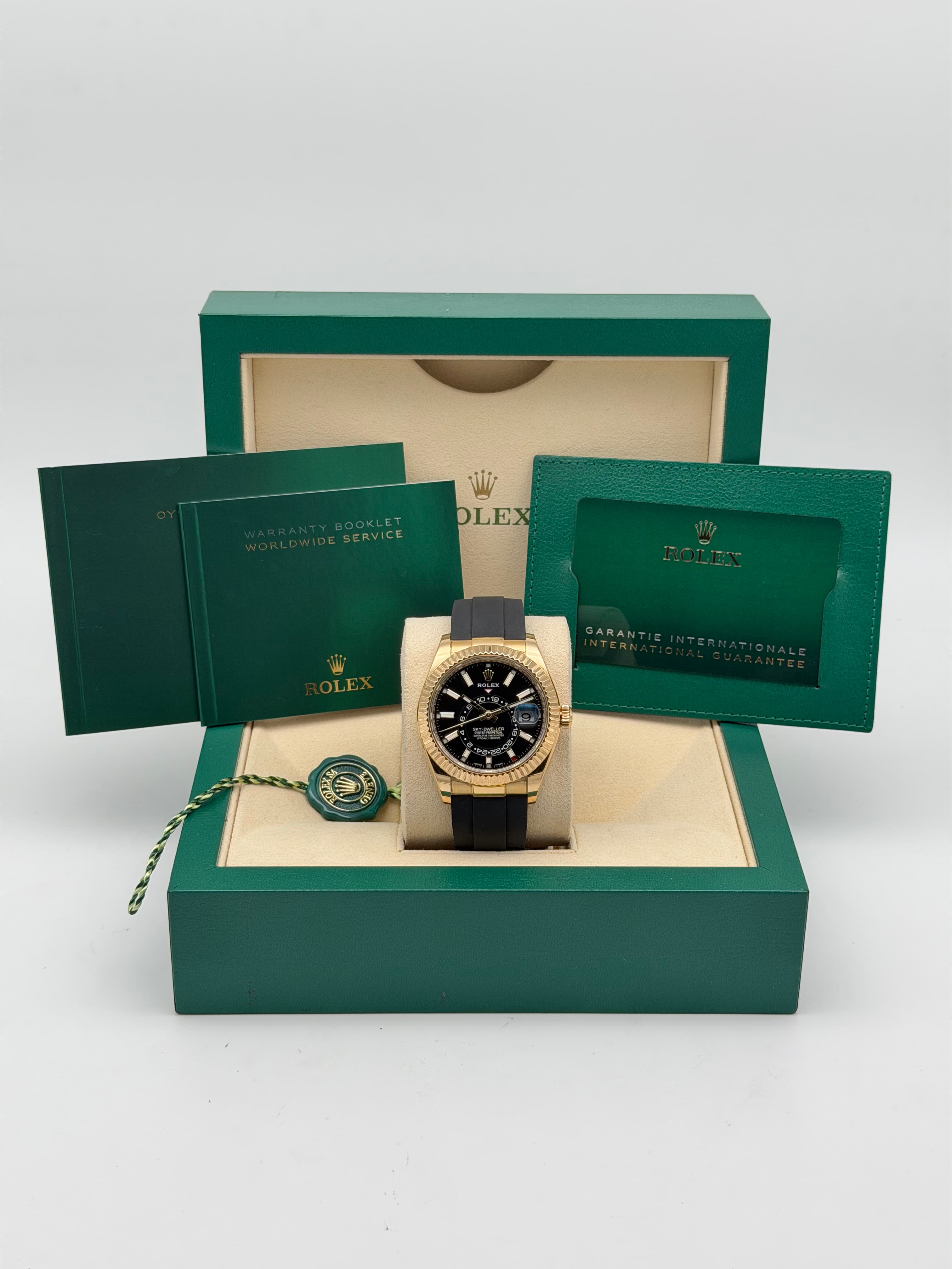 Rolex Sky Dweller Yellow Gold — photo 2